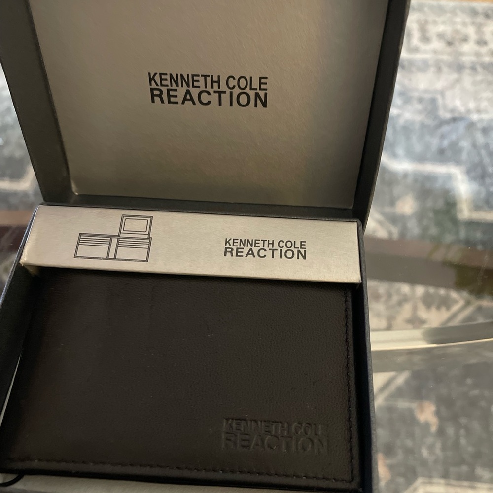 Kenneth Cole Reaction Dark Brown Card Holder